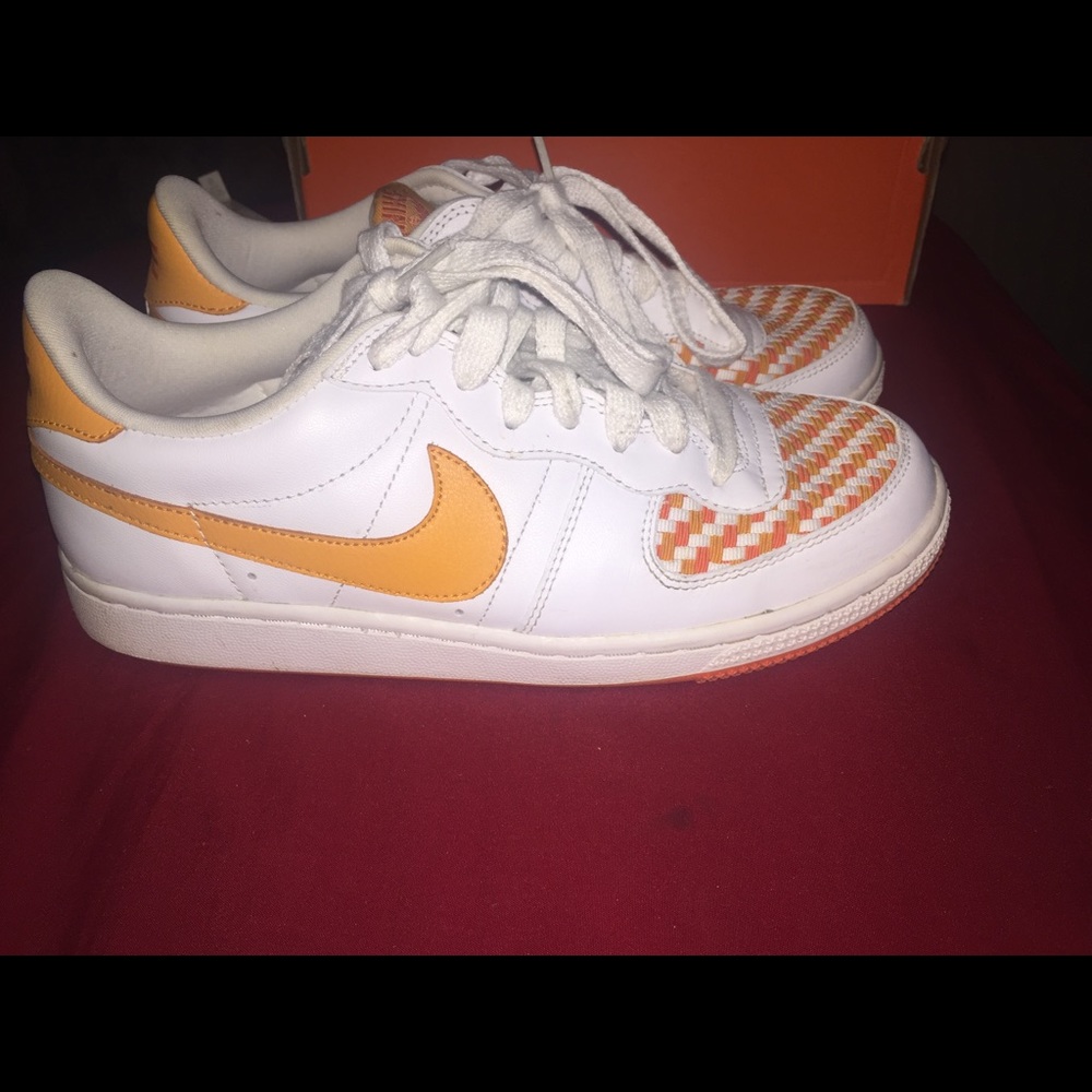 🦋Orange and white cute Women’s Nike’s .